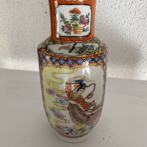 Vintage Chinese vase like new