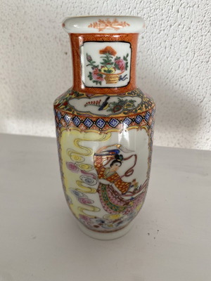 Vintage Chinese vase like new