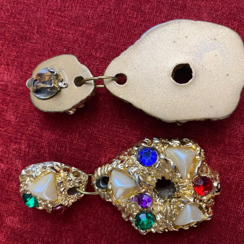 Vintage gold earrings like new with colorful stones and pearls