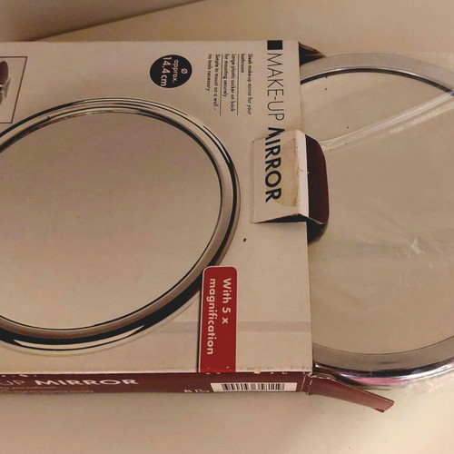 Makeup magnifying mirror x5 with suction cup like new