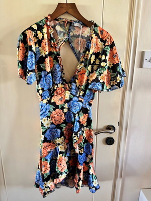 Allure dress with flowers size medium new, multicolor