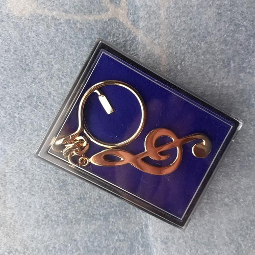 Keychain with music note symbol new, gold color