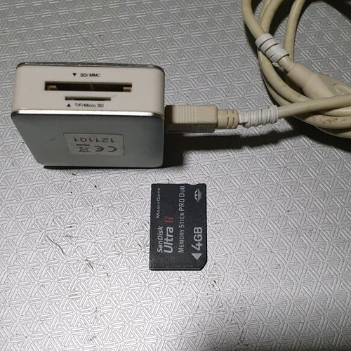 Sandisk Pro Duo 4GB memory card like new with card reader