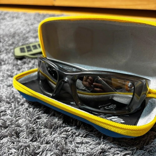 Arnette kids sunglasses, dark grey frame, black lenses