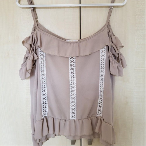 Pack of 4 blouses like new size medium with 1 winter blouse gift