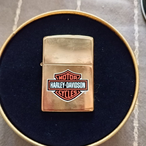 Zippo 1997 Harley-Davidson Bar & Shield lighter like new, high polish brass