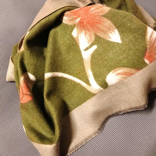 Pashmina like new with wool and floral pattern