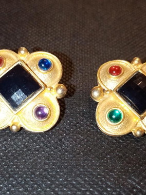 Vintage clip on earrings square gold tone, like new