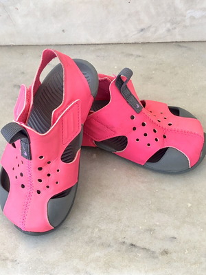 Nike Sunray Protect 2 toddler sandals like new, size 23.5, fuchsia