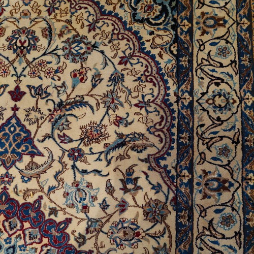 Persian rug like new, 165 cm x 260 cm, handcrafted floral design