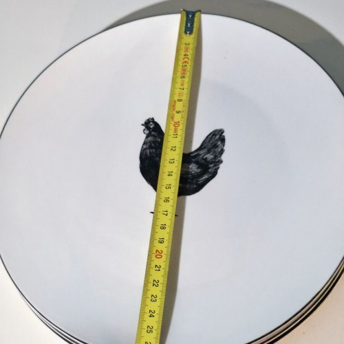 Set of 4 large ceramic plates 27 cm with black chicken design Sinsay