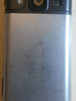 Nokia 6700 Dual με σπασμένη οθόνη για ανταλλακτικά χωρίς μπαταρία και φορτιστή