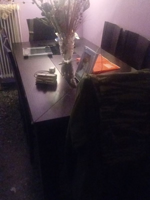 Oak dining table with 6 chairs like new