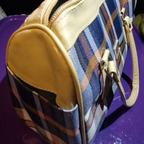 Checked Handbag like new, beige shade
