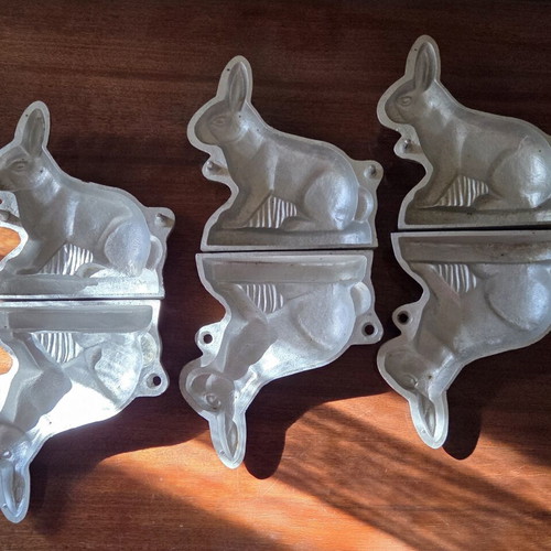 Rabbit Molds cast aluminum vintage set of 3 used