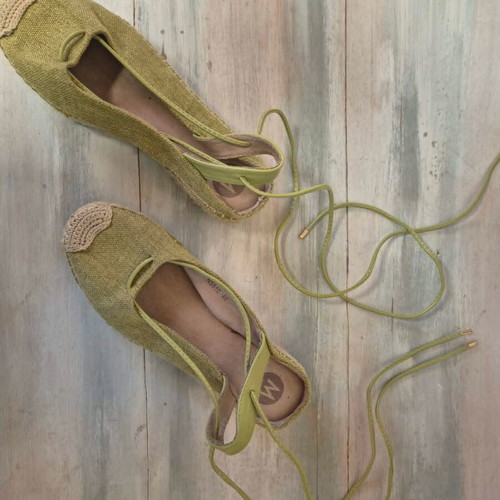 Espadrilles green size 40 like new with ankle ties