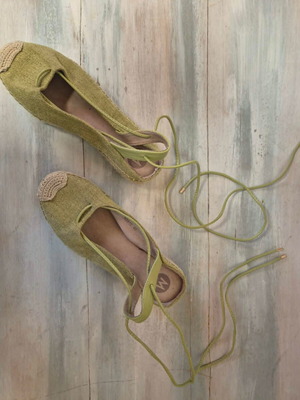 Espadrilles green size 40 like new with ankle ties