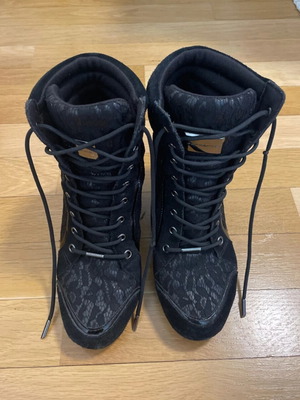 Fornarina vintage black ankle boots used, platform sole, suede and patent