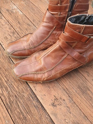 Low brown leather ankle boots size 39 used