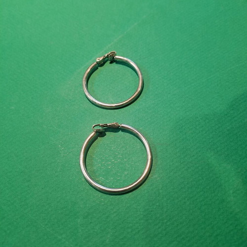 Steel hoop earrings with clip like new, diameter 3.5cm