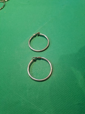 Steel hoop earrings with clip like new, diameter 3.5cm