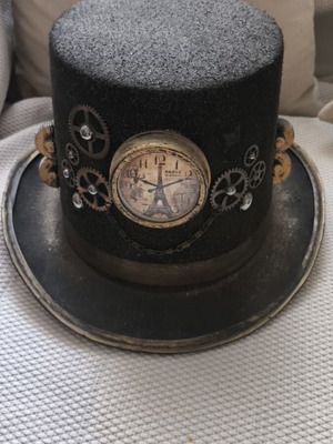 Steampunk top hat with gears and retro Paris clock