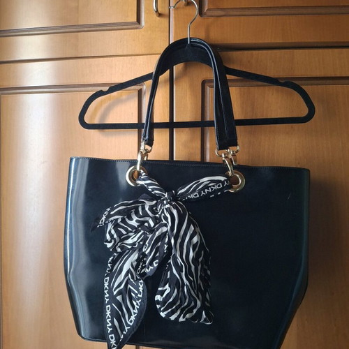DKNY shoulder bag large black patent leather used with scarf in very good condition