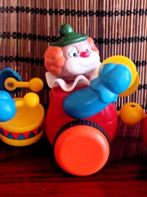 Clown figures set