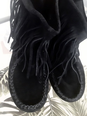 Zara flat boots with fringes size 39, genuine black suede, like new