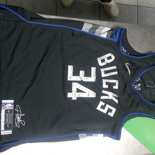 Giannis Bucks 34 MVP Jersey new, authentic