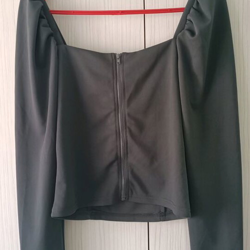 Dazy women's blouse long-sleeve with zipper like new, gray