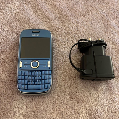 Nokia Asha 302 rare and collectible cell phone new