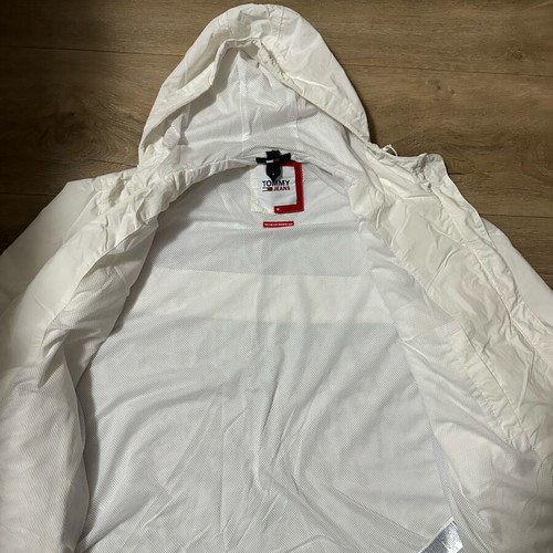 Tommy Jeans windbreaker jacket size M like new, oversized, white