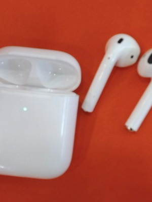 Ακουστικά Bluetooth Apple AirPods δεύτερης γενιάς μεταχειρισμένα