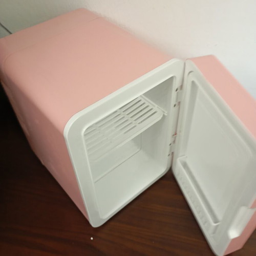 Mini beauty fridge 4 liter like new