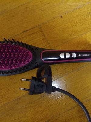Heated hair brush used in excellent condition