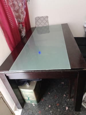 Wooden dining table with chairs like new, extendable 180x100 cm