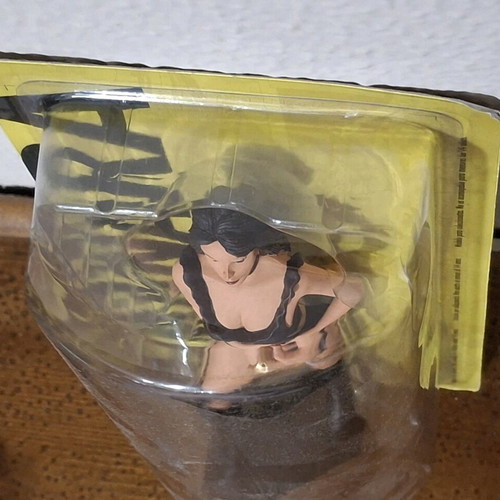 Milo Manara Jolanda #38 Altaya collectible figure new, sealed
