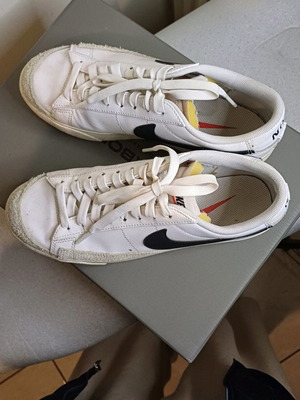 Nike athletic shoes used, white, size 40