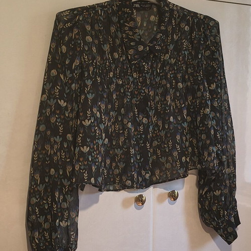 Zara cropped shirt with subtle floral pattern and chest gathers