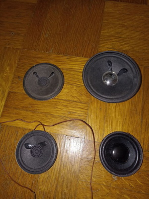 Speakers set of 4 used, different sizes and volumes