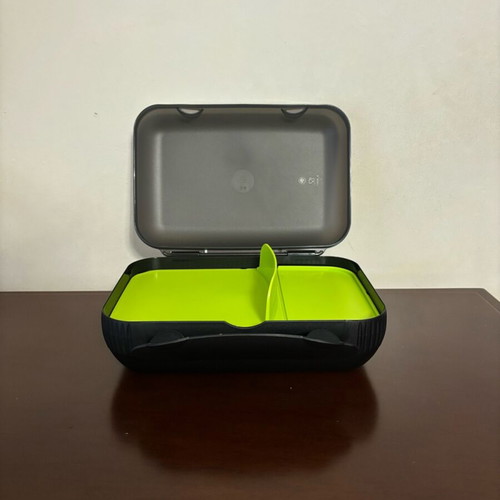 Tupperware lunch container with divider new