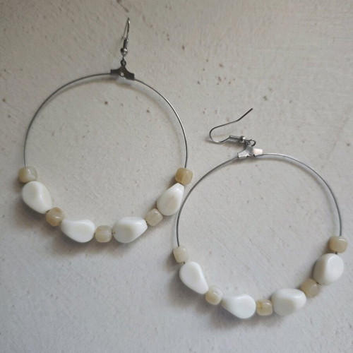 Summer earrings used with white and beige beads