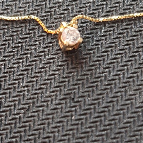 Gold cross and chain 14 carat like new, 46 cm length