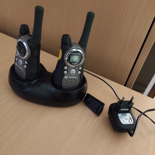 Motorola Talkabout T5622 walkie talkies used, 8 channels