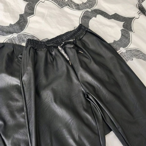 Women's leather set like new, one size, black