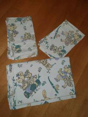 Children's bed sheet with 2 pillowcases used