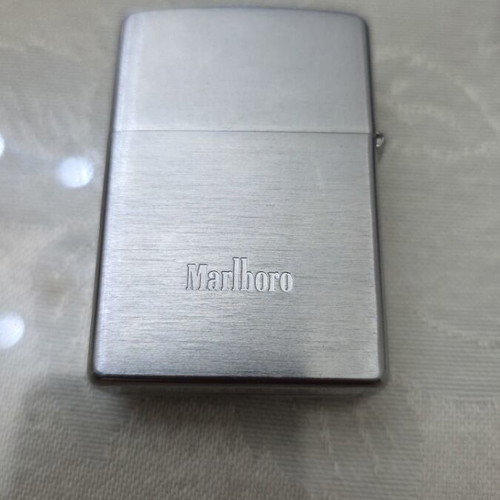 Zippo Marlboro lighter like new