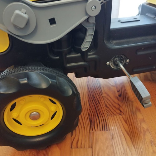 Dolu Excavator yellow like new with stickers