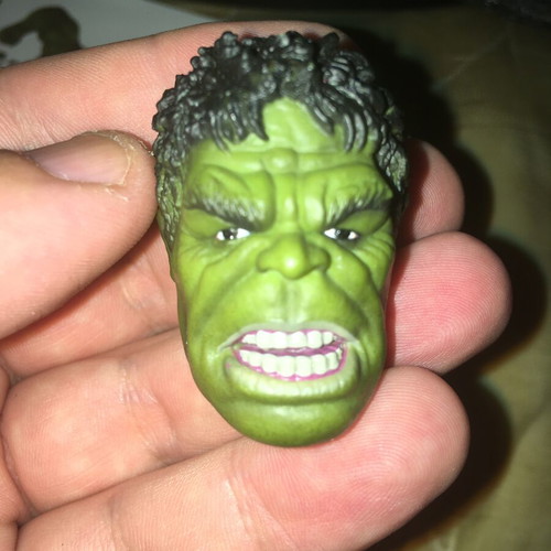 Hulk Statue 12 Inches 30 cm new with realistic base and box